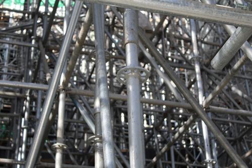 腳手架施工雨季防護(hù)方案-北京鋼板出租賃河北工字鋼方管租賃天津鋼